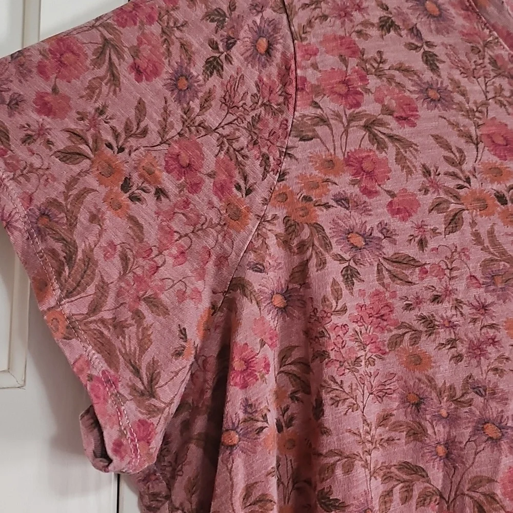 Old Navy Women's Pink Floral Top - Picture 4 of 4